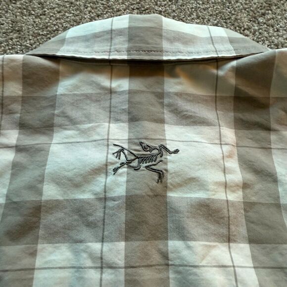 ARC'TERYX MENS SHORT SLEEVE CHECKERED BUTTON DOWN SHIRT MENS LARGE - Picture 3 of 8